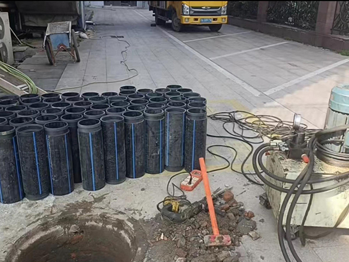 龙华PE置换管厂家 DN315置换管 非开挖管短管置换
