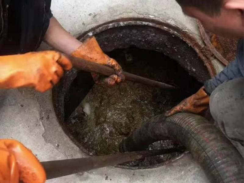 龙华清理化粪池时如何避免沼气的危害?